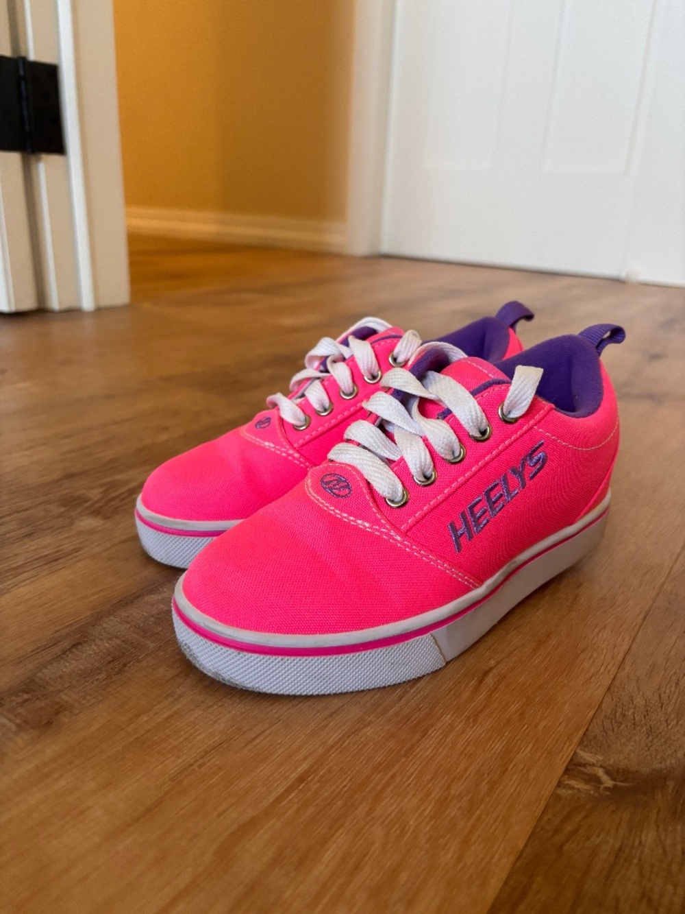 Heely’s Youth Size 1